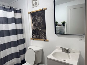 Hårtørrer, håndklæder, Sæbe, Toiletpapir