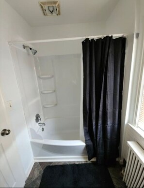 Hair dryer, towels, soap, toilet paper - Cozy 1-bedroom house in perfect Historical New Castle (New Castle)