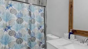 Hårføner, håndklær, såpe og toalettpapir