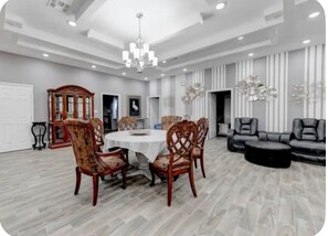 Dining - The Menagerie Manor (Killeen)