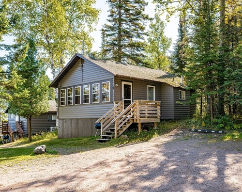 Charming cabin only feet from Lake Superior