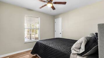 3 bedrooms, WiFi (free), bed sheets