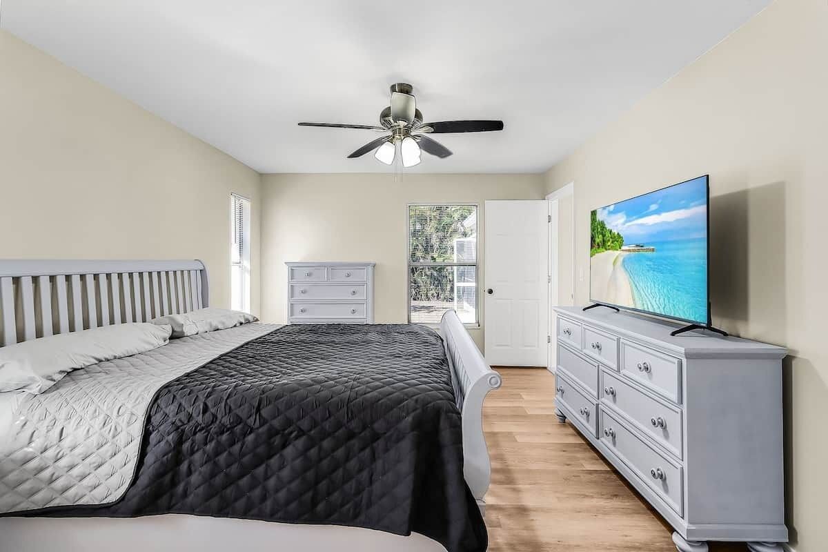 3 bedrooms, WiFi (free), bed sheets