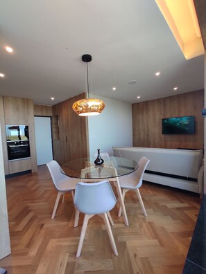 Dining - Gaia rooftop, by Lovely Memories (Vila Nova de Gaia)