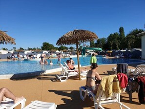 Indoor pool, a heated pool - ZEcamping 4* piscine couverte mobil-home BBQ 40m2 (Angles)