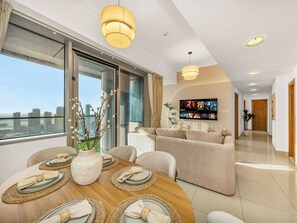 Interior - Charming Flat with Sea & AIN View (Dubai)