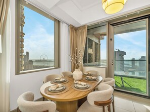 Dining - Charming Flat with Sea & AIN View (Dubai)