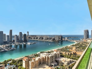 Property grounds - Charming Flat with Sea & AIN View (Dubai)