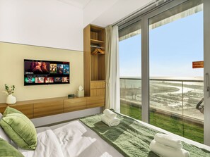 In-room safe, iron/ironing board, free WiFi - Charming Flat with Sea & AIN View (Dubai)