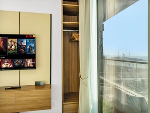 Interior - Charming Flat with Sea & AIN View (Dubai)