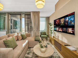 Living area - Charming Flat with Sea & AIN View (Dubai)