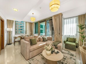 Living area - Charming Flat with Sea & AIN View (Dubai)