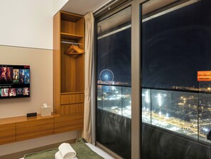 Interior - Charming Flat with Sea & AIN View (Dubai)