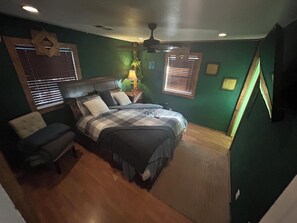 2 bedrooms, WiFi, bed sheets - Cozy 2-bedroom house in Ola with cool AC, in ground pool and hot tub (Ola)