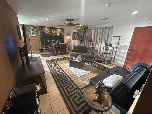 Cozy 2-bedroom house in Ola with cool AC, in ground pool and hot tub