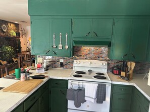 Private kitchen - Cozy 2-bedroom house in Ola with cool AC, in ground pool and hot tub (Ola)