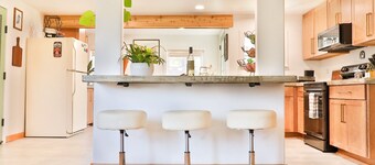 Humminbird Hideaway - A Coastal Refuge