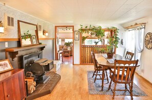 Dining - Humminbird Hideaway - A Coastal Refuge (Trinidad)