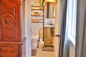 Shower, hair dryer, towels, soap - Humminbird Hideaway - A Coastal Refuge (Trinidad)