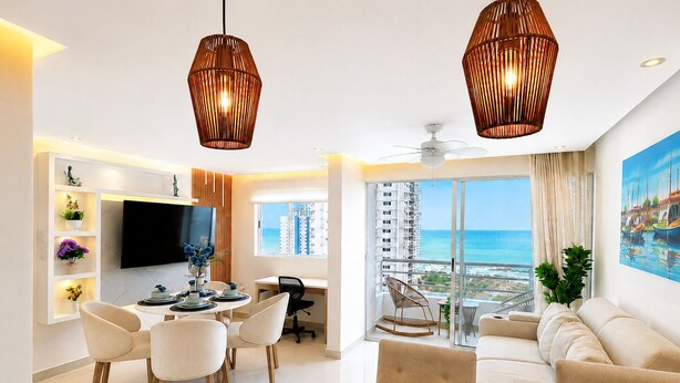 Uma sala moderna com área de jantar, televisão de tela plana e varanda com vista para o oceano.