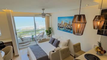 2 bedrooms, in-room safe, desk, iron/ironing board