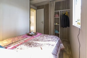 WiFi - ZEcamping 4* familial piscine chauffée 2km plage fitness locatif TV (Saint-Trojan-les-Bains)