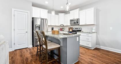 NEW Auburn townhome perfect for families! 3/3.5