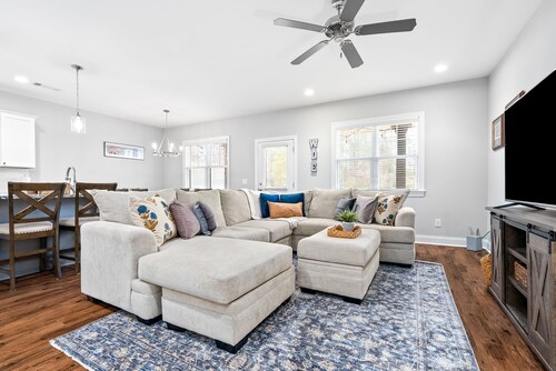 NEW Auburn townhome perfect for families! 3/3.5