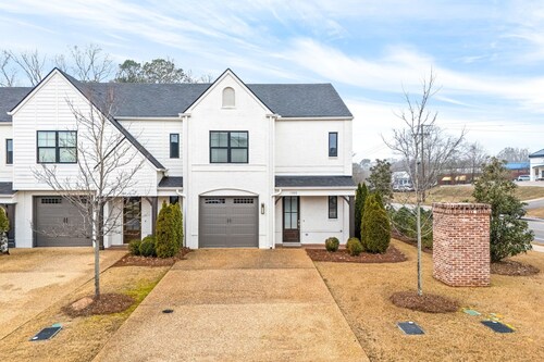 NEW Auburn townhome perfect for families! 3/3.5