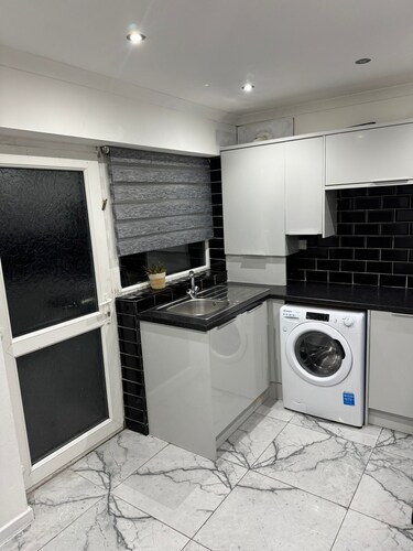 2 Luxury bedroom Stylish Home , close  to City stadium and Co-op live arena .