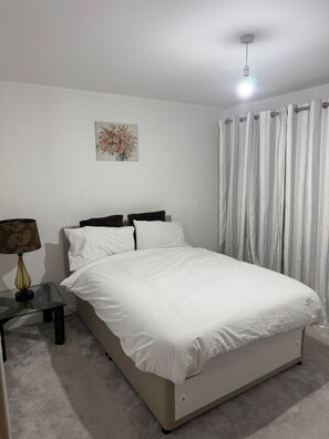 2 habitaciones, tabla de planchar con plancha y wifi gratis 