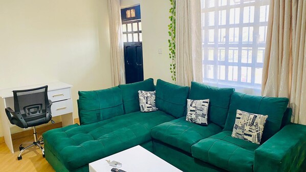 Familielejlighed | Opholdsområde | 32-tommers smart-tv med digitale kanaler