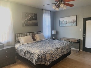 Tabla de planchar con plancha, Internet, ropa de cama