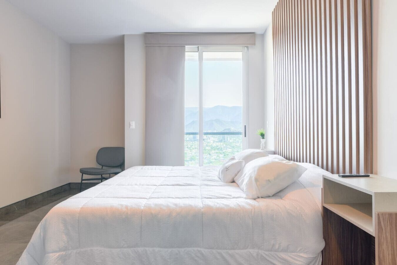 Desk, iron/ironing board, WiFi, bed sheets