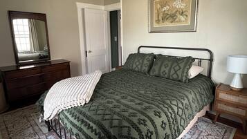 2 bedrooms, travel crib, WiFi, bed sheets