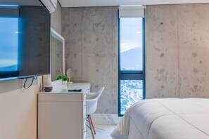 3 bedrooms, desk, iron/ironing board, WiFi