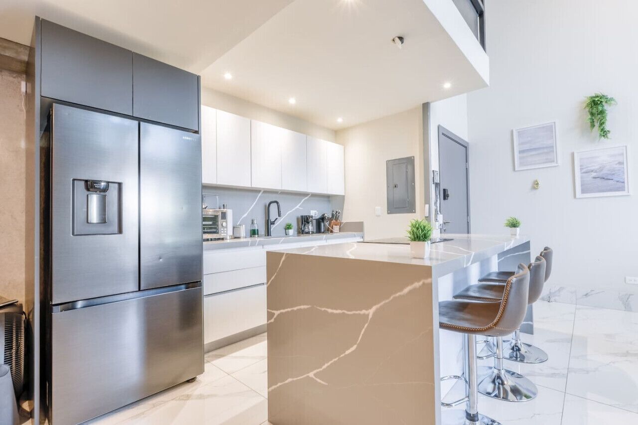 Refrigerador, microondas, horno, placa de cocina