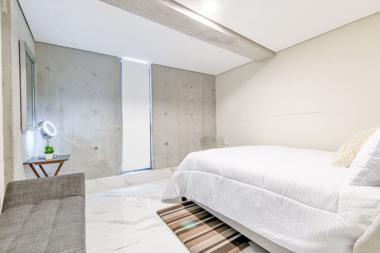 Desk, iron/ironing board, WiFi, bed sheets