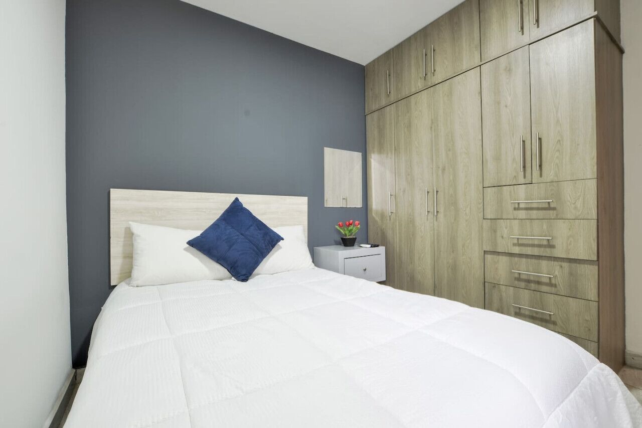 Desk, iron/ironing board, WiFi, bed sheets