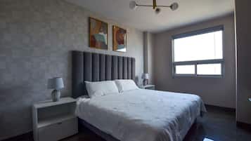 Skrivebord, strykejern/-brett, wi-fi og sengetøy