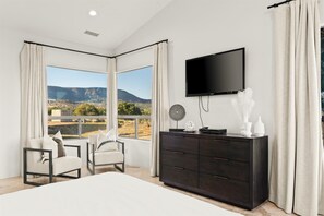 6 bedrooms, desk, iron/ironing board, travel cot - The Sanctuary at Sacred Mesa • Panoramic Mtn Views (Sedona)