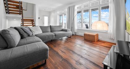 Ultimate Lake Escape | Sleeps 10 | Family Ready | 4 Min to Beach | CITQ 305702