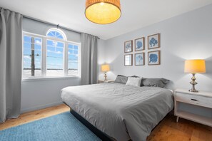 3 多间卧室、客房内保险箱、办公桌、WiFi