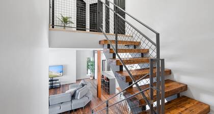 Ultimate Lake Escape | Sleeps 10 | Family Ready | 4 Min to Beach | CITQ 305702