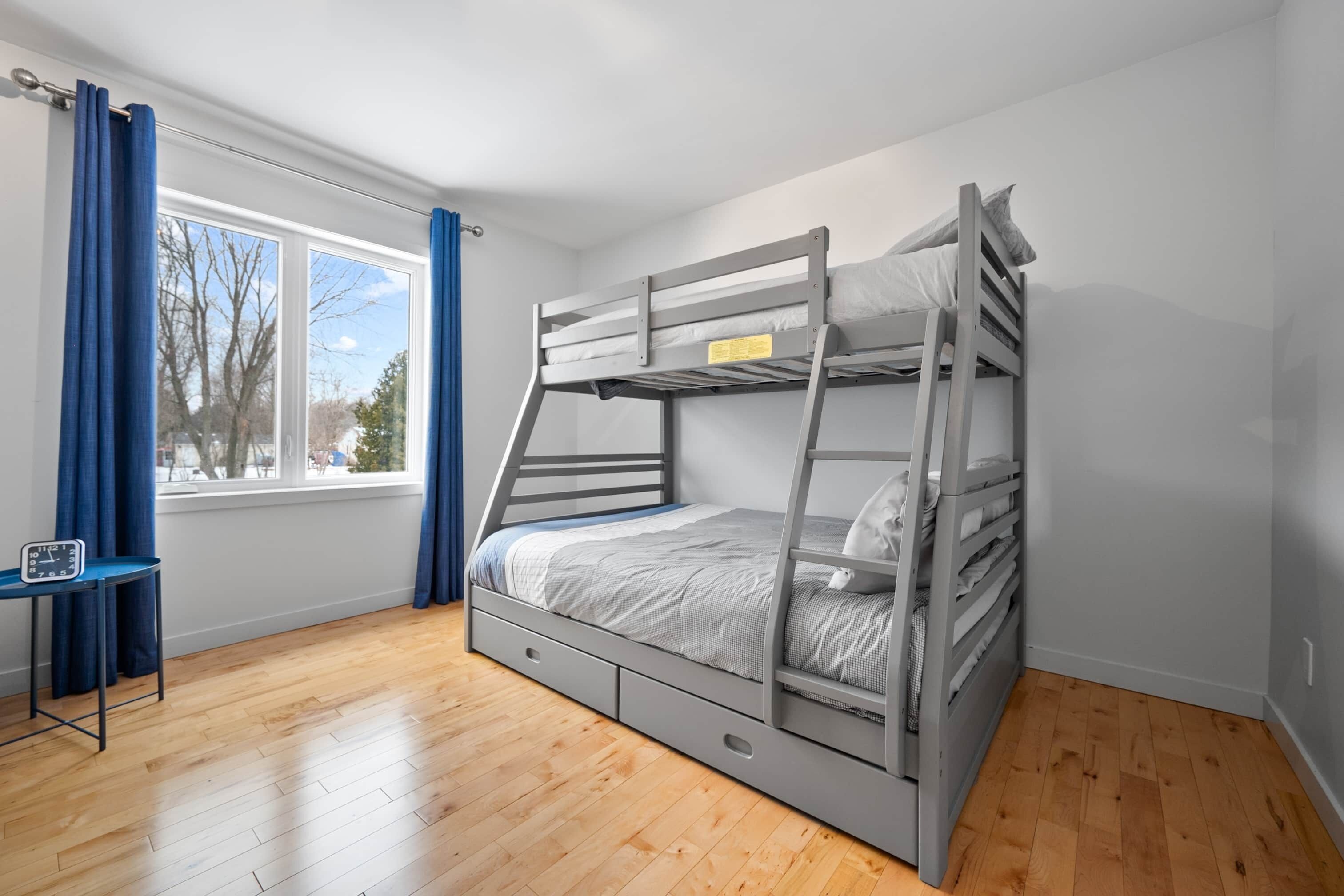 3 chambres, coffres-forts dans les chambres, bureau, Wi-Fi