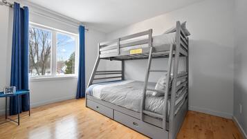 3 chambres, coffres-forts dans les chambres, bureau, Wi-Fi