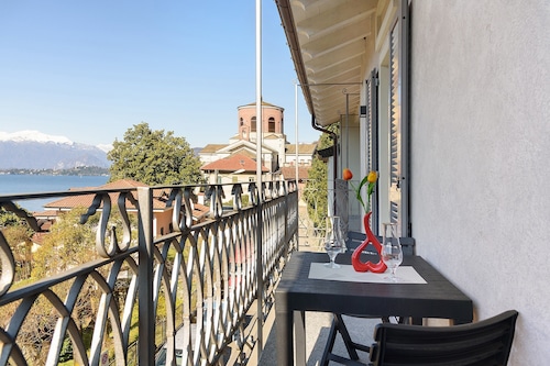 Apartment 'Azalea' with Lake View, Wi-Fi and Air Conditioning
