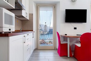 Interior - Apartment 'Rosa' with Lake View, Balcony and Wi-Fi (Laveno-Mombello)