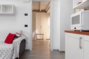 Interior - Apartment 'Rosa' with Lake View, Balcony and Wi-Fi (Laveno-Mombello)