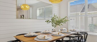 NEW 3 mins to Old Town, Charming Bluffton family retreat, game room